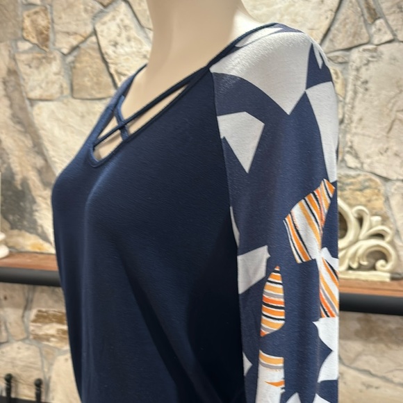 Top - Picture 3 of 5